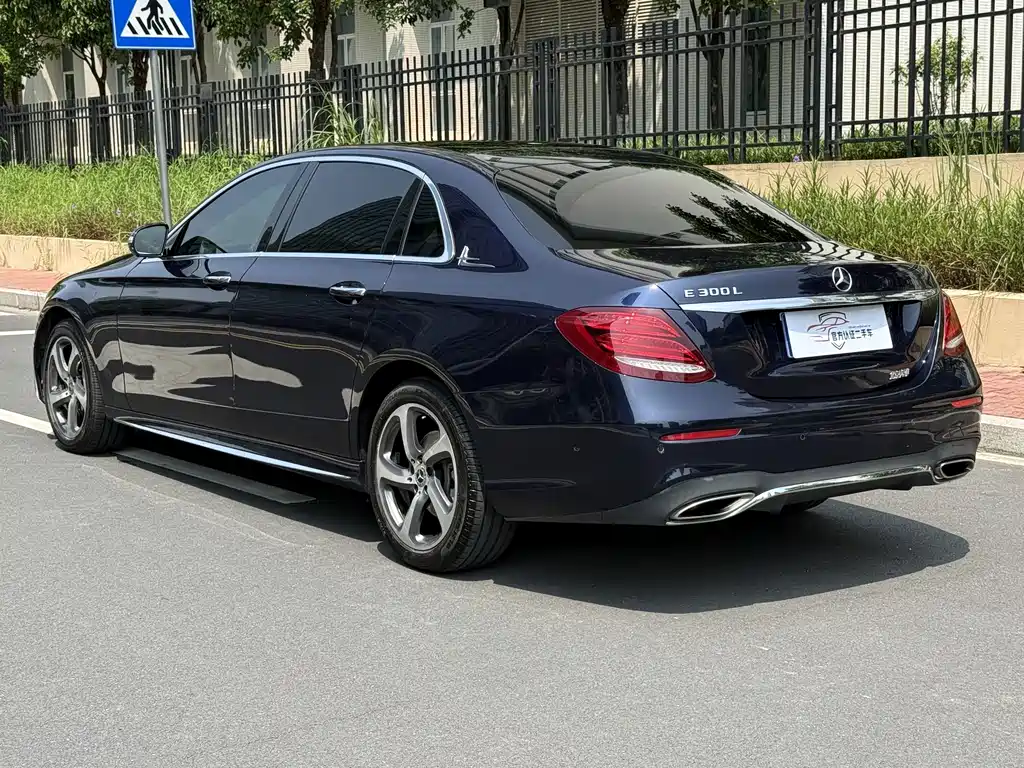Mercedes-Benz E-Class 2018 — фото 15