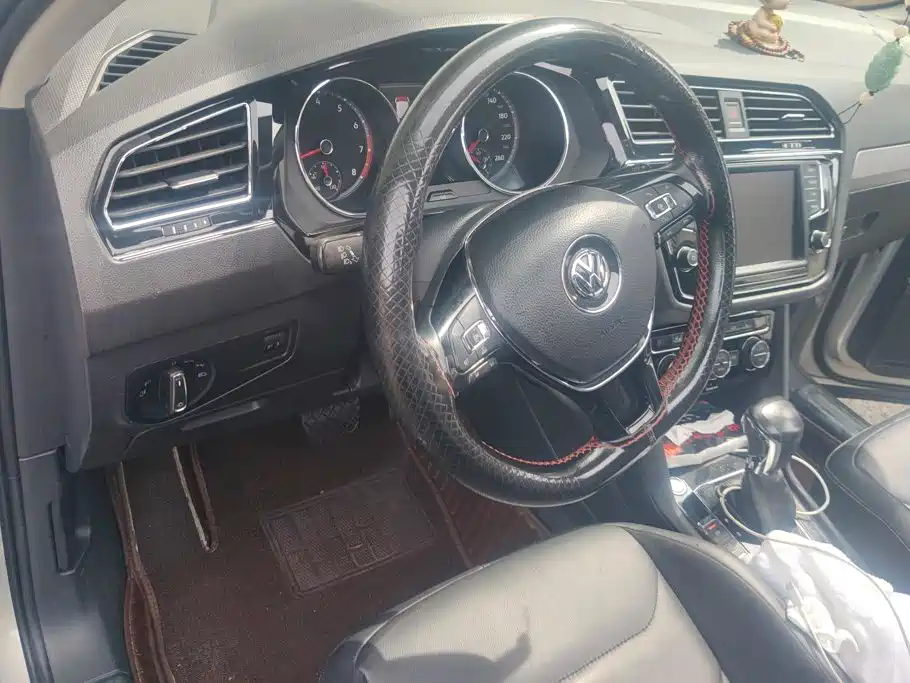 Volkswagen Tiguan L 2017 — фото 12