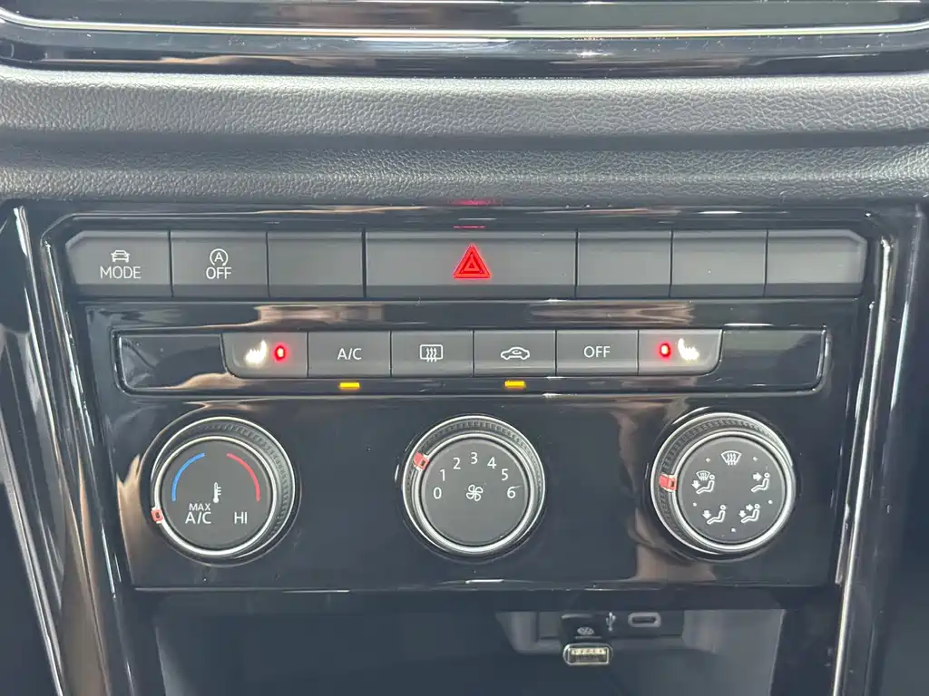 Volkswagen T-Roc 2022 — фото 10