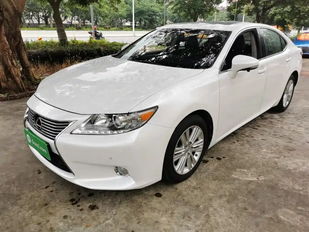 Lexus ES 2014 — фото 1