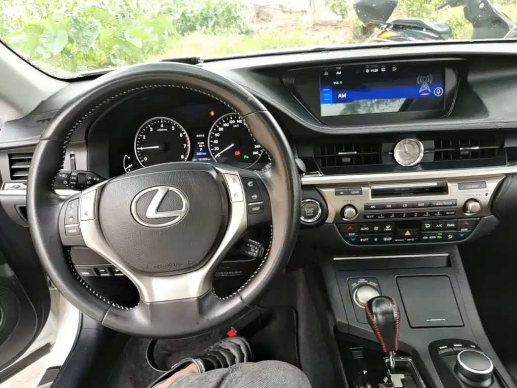 Lexus ES 2014 — фото 10
