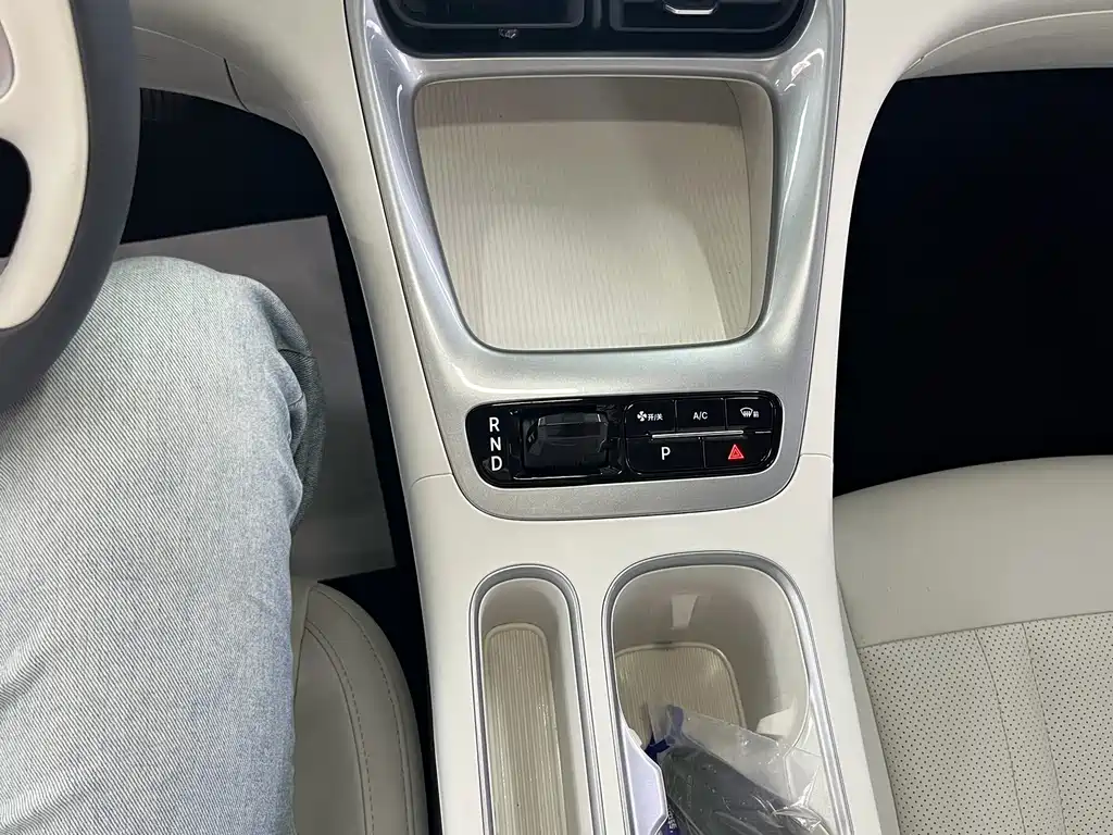 Geely Galaxy Starwish 2025 — фото 12