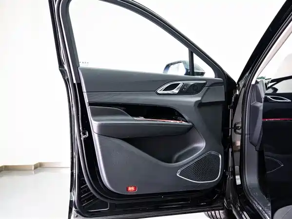 Hongqi HS3 PHEV 2025