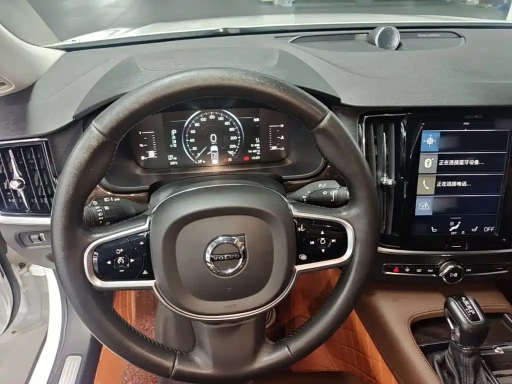 Volvo S90 2017 — фото 11