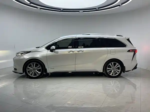 Toyota Sienna 2023