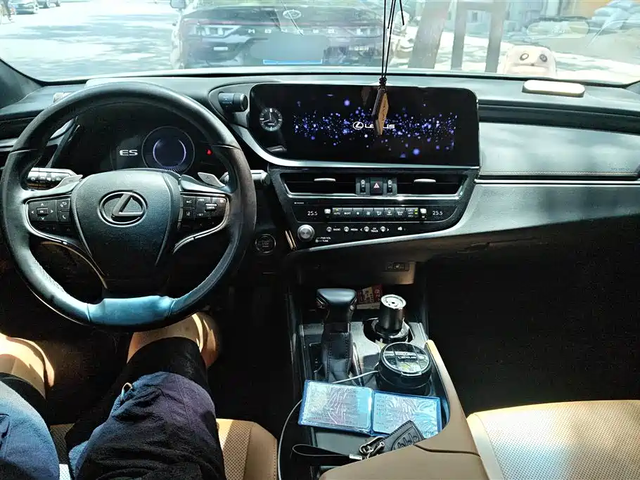 Lexus ES 2023 — фото 12
