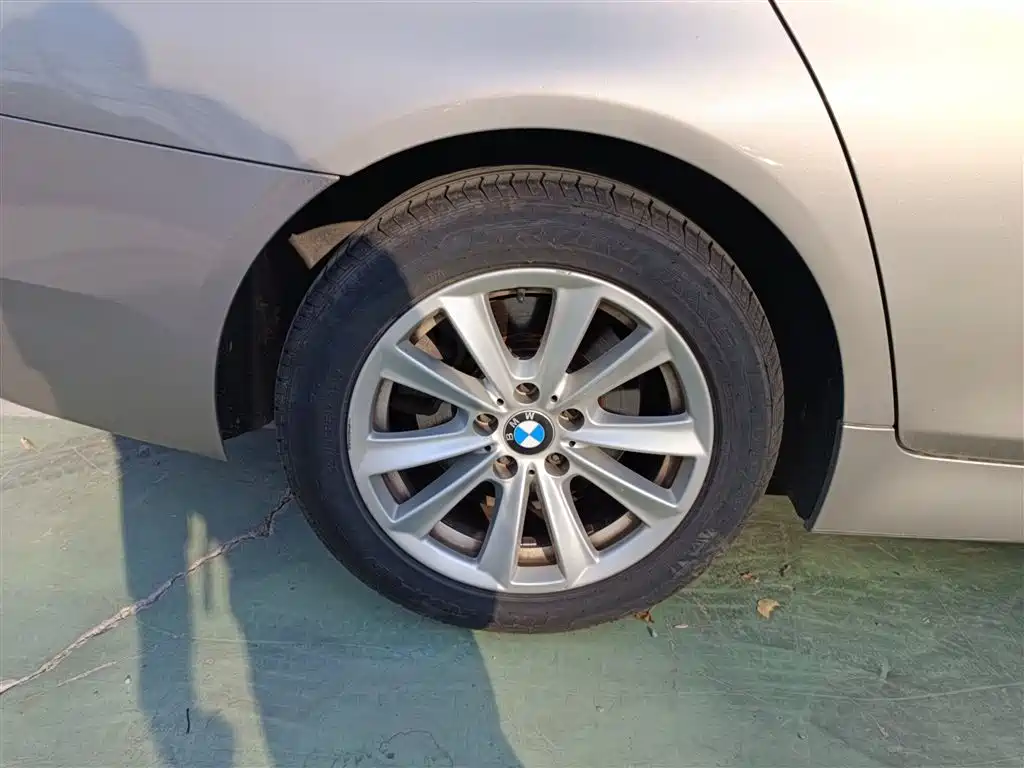 BMW 5 Series 2016 — фото 26