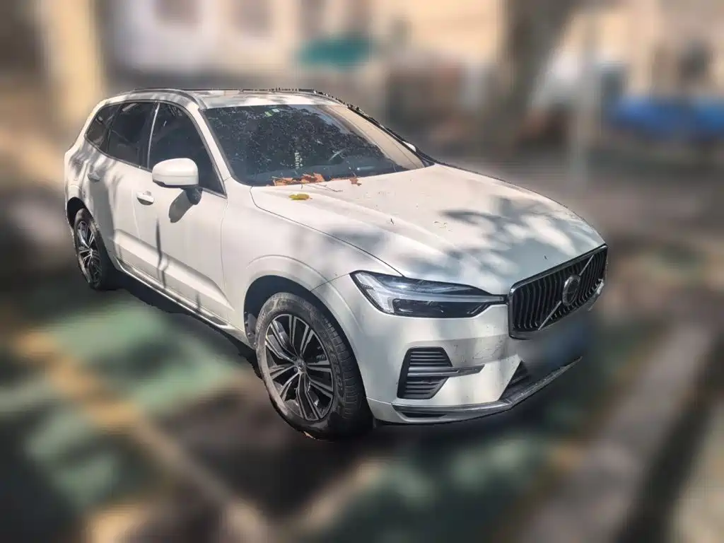 Volvo XC60 2022 — фото 3
