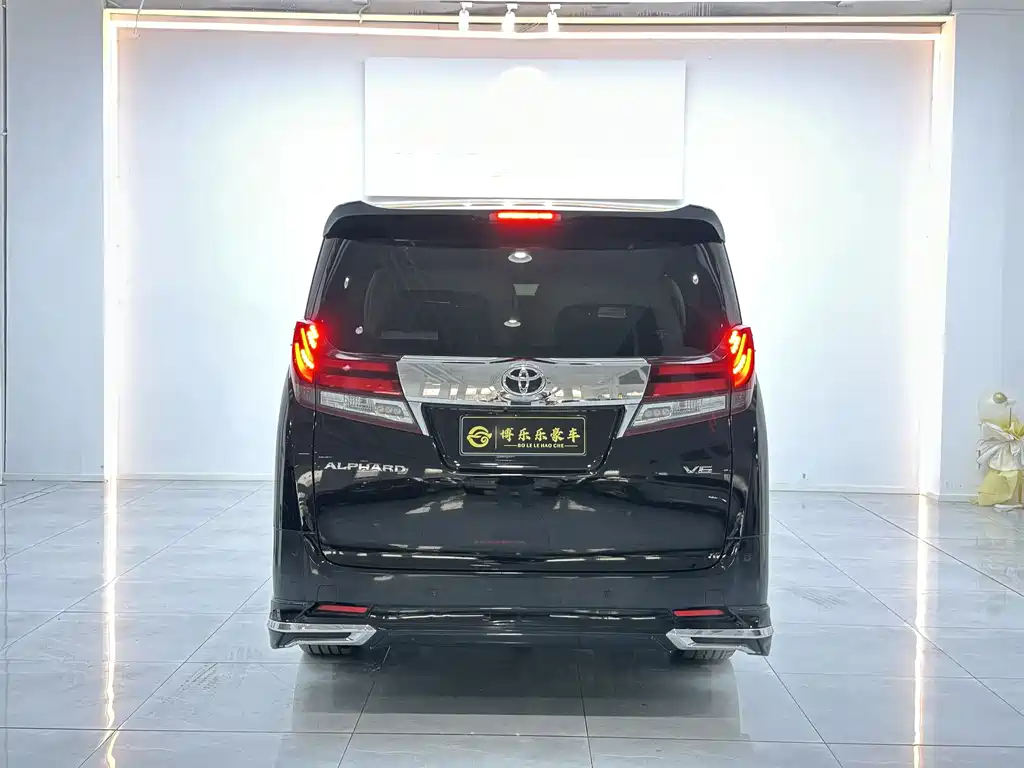 Toyota Alphard 2018 — фото 23