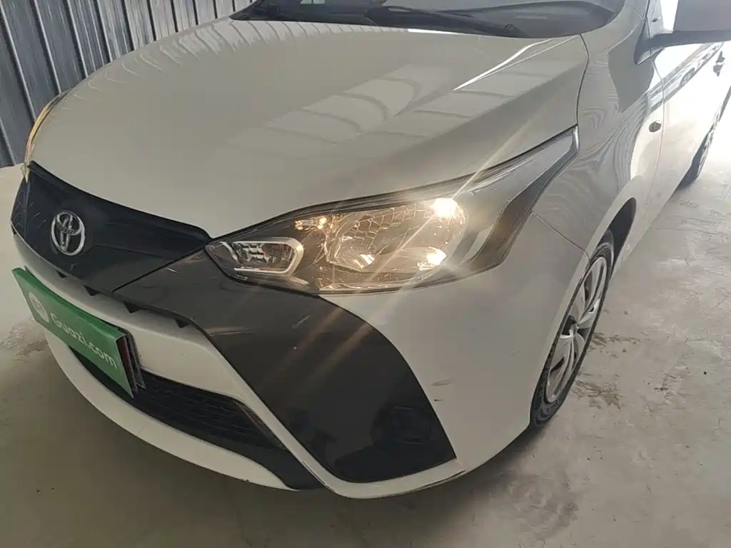 Toyota Yaris L 2017 — фото 24