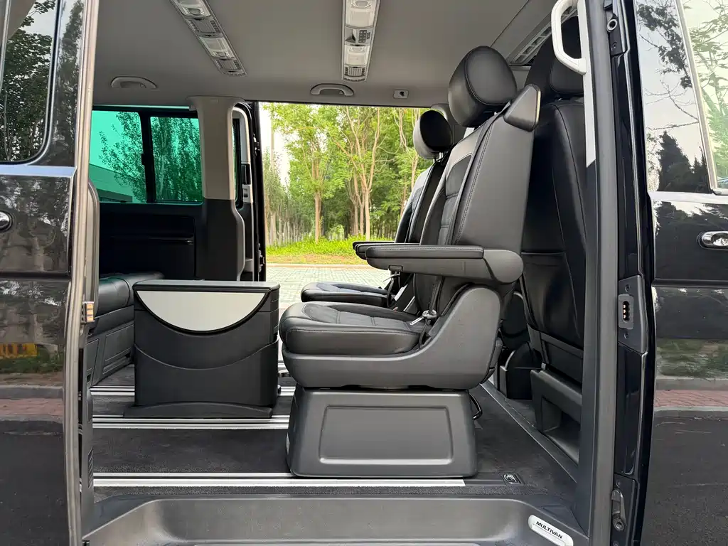 Volkswagen Multivan 2018 — фото 20
