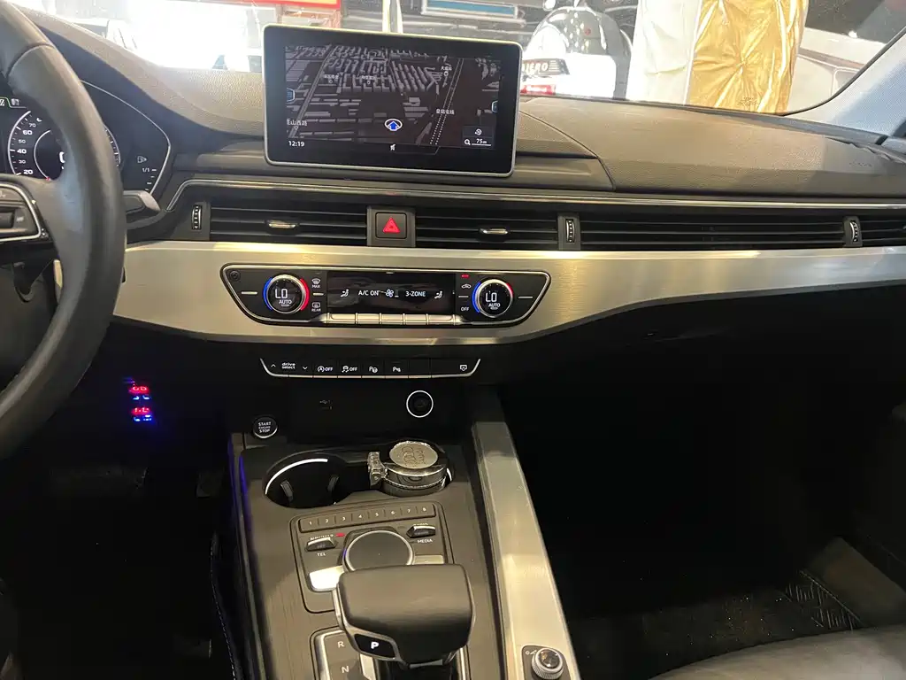 Audi A4L 2018 — фото 13