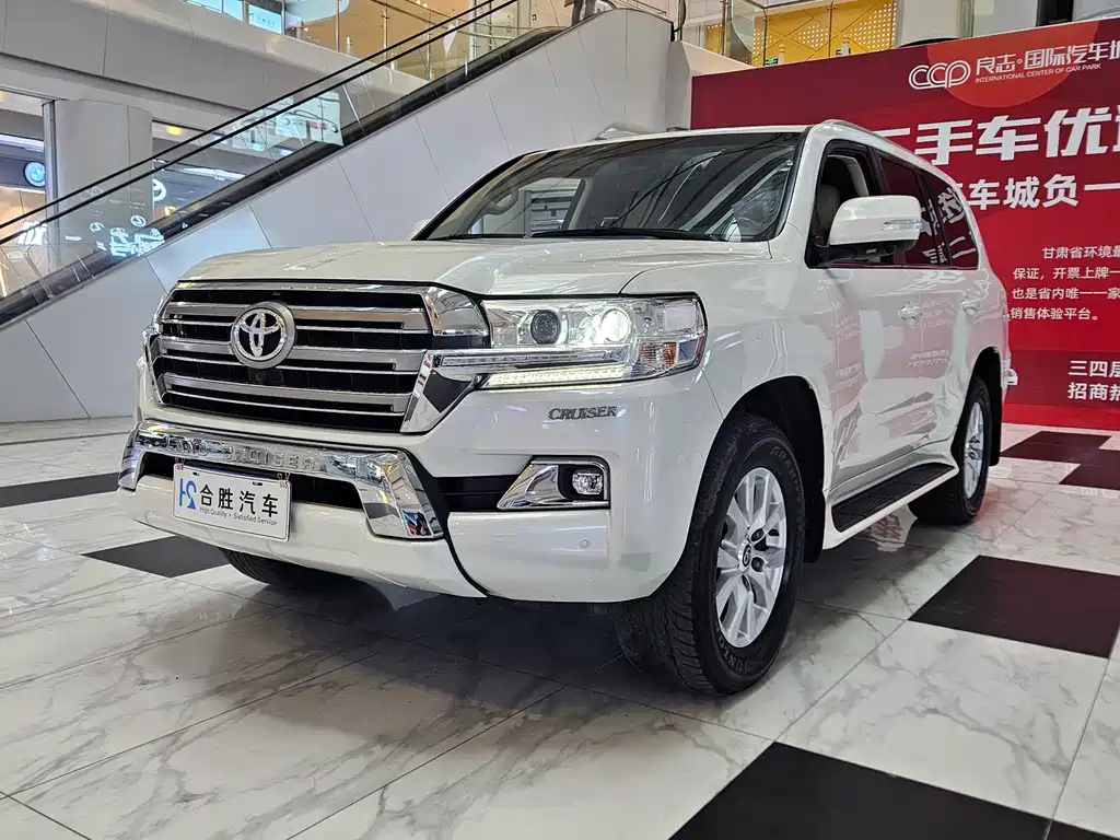 Toyota Land Cruiser 2020 — фото 1