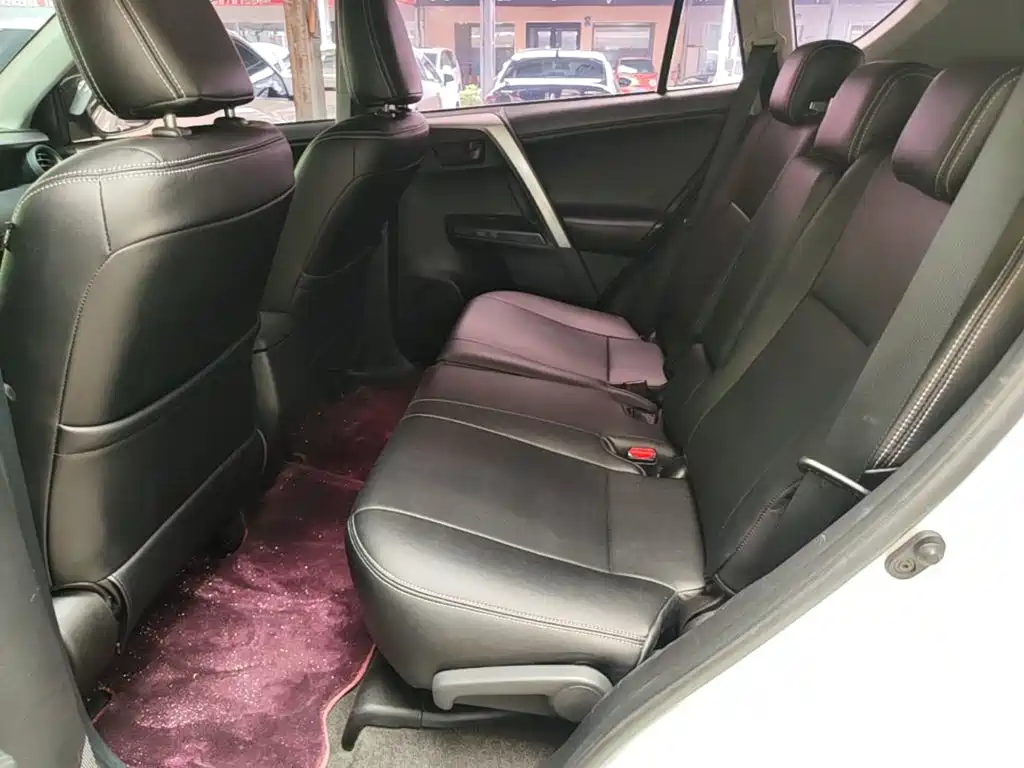 Toyota RAV4 2018 — фото 17