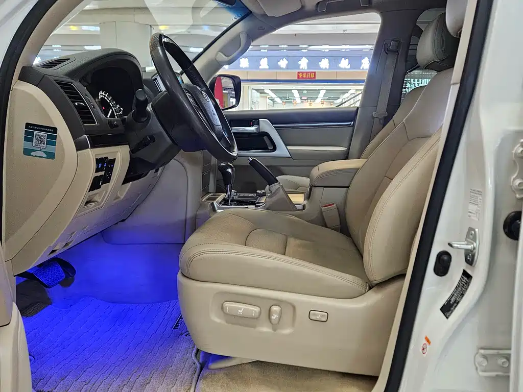 Toyota Land Cruiser 2020 — фото 11