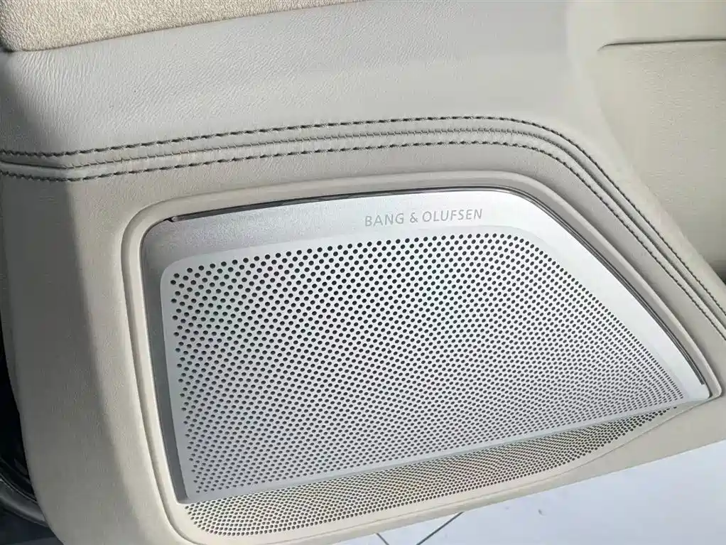 Audi A8 2021 — фото 16