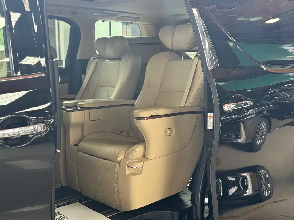 Toyota Alphard 2018 — фото 16