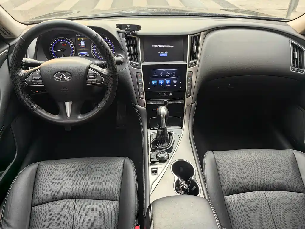 Infiniti Q50L 2017 — фото 16