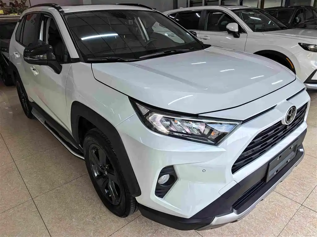 Toyota RAV4 2022 — фото 3