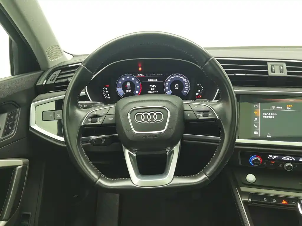 Audi Q3 2020 — фото 11