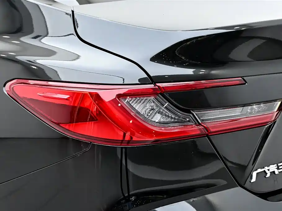 Toyota Camry 2024 — фото 10