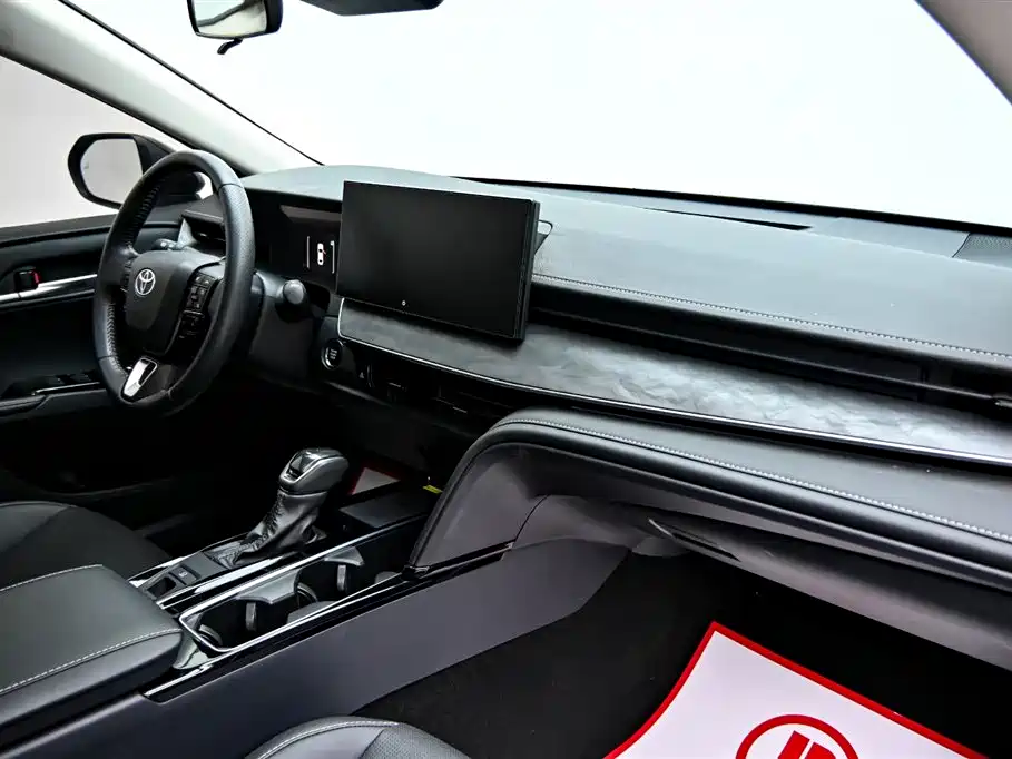 Toyota Camry 2024 — фото 16