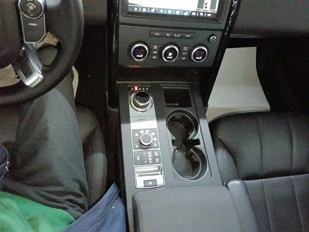 Land Rover Discovery 2018 — фото 14