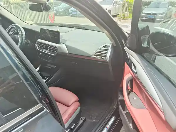 BMW iX3 2024
