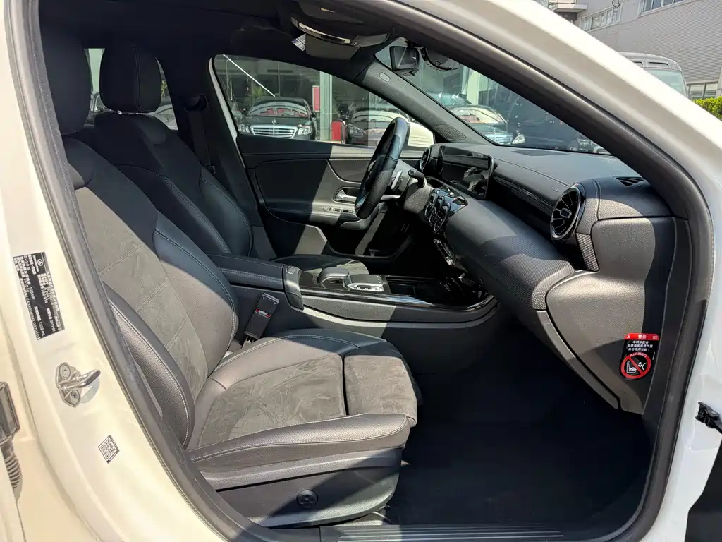 Mercedes-Benz A-Class 2019 — фото 17