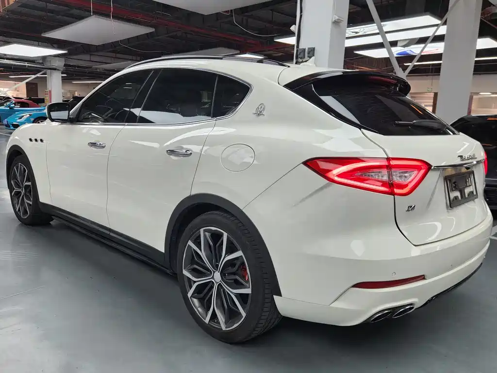Maserati Levante 2021 — фото 12