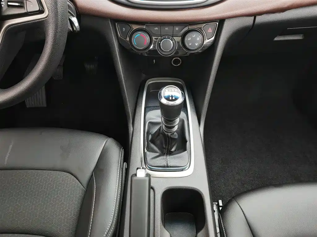 Chevrolet Cavalier 2017 — фото 13