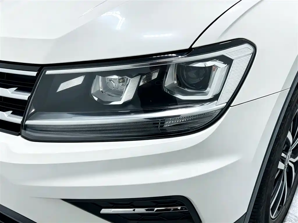 Volkswagen Tiguan L 2018 — фото 11