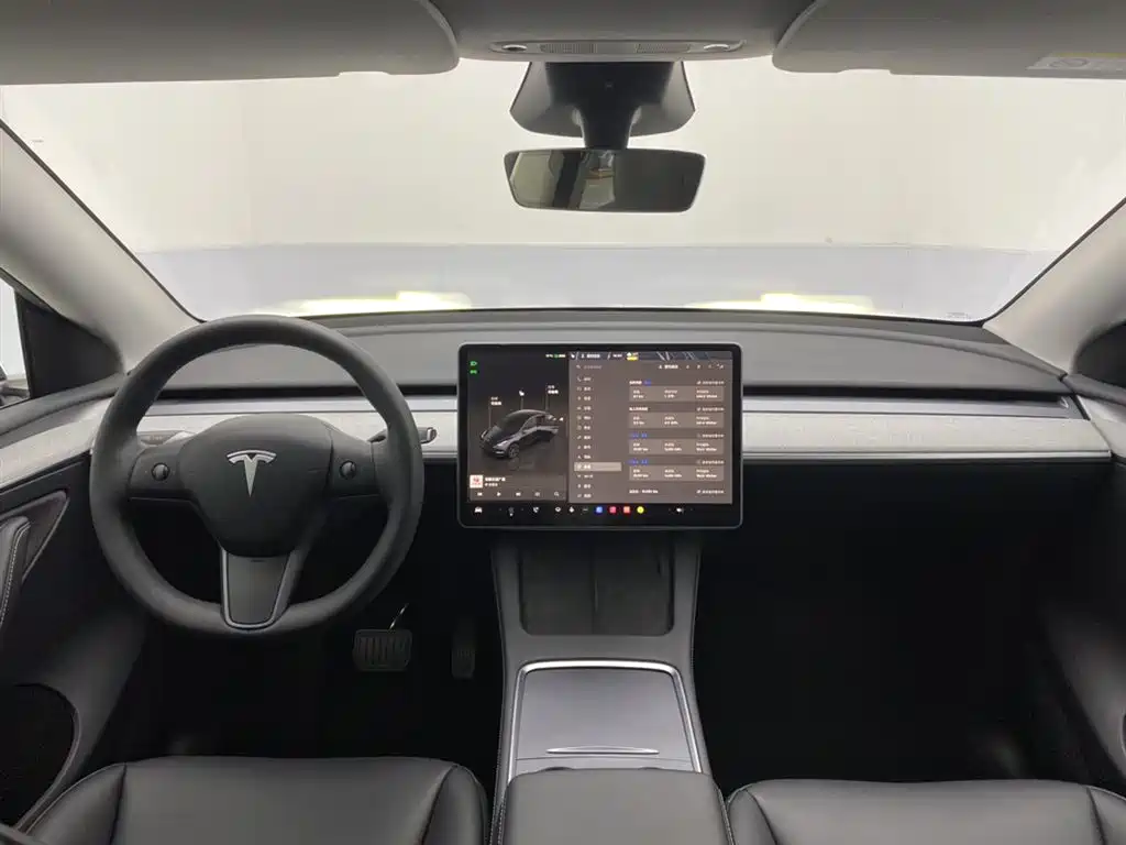 Tesla Model Y 2024 — фото 13