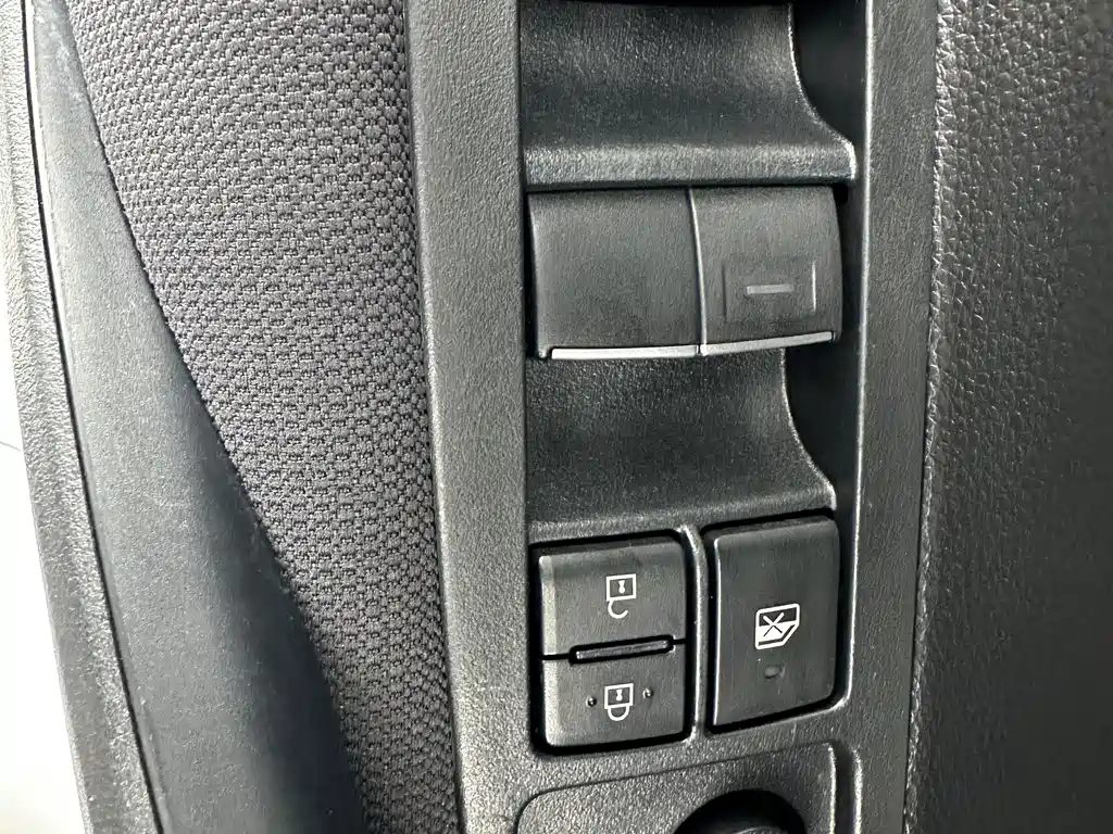 Toyota Corolla 2023 — фото 11