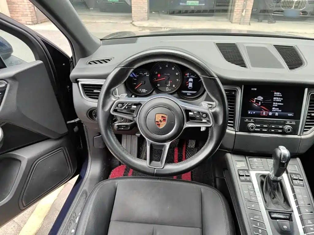 Porsche Macan 2018 — фото 11