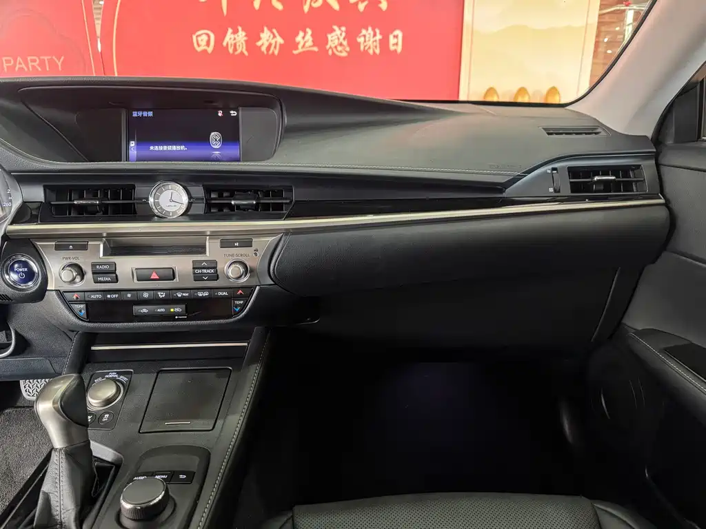 Lexus ES 2017 — фото 9