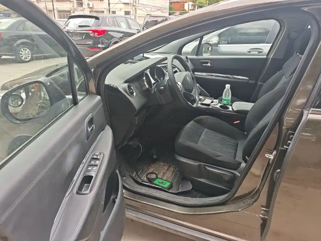 Peugeot 3008 2015 — фото 16