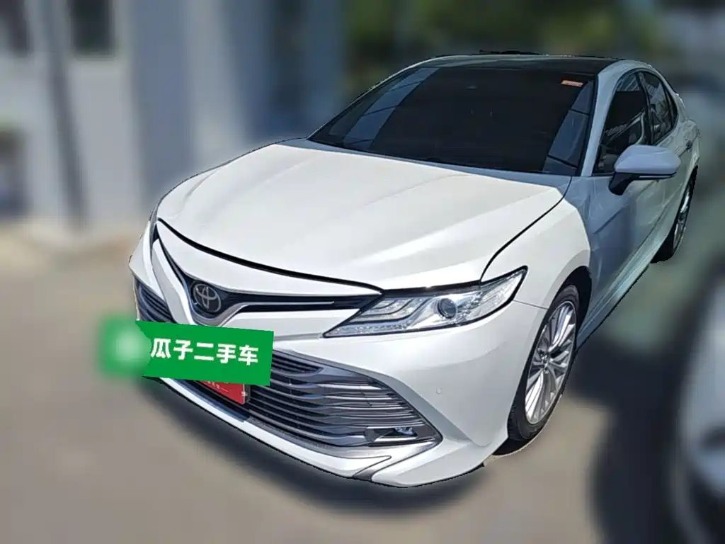 Toyota Camry 2021 — фото 1