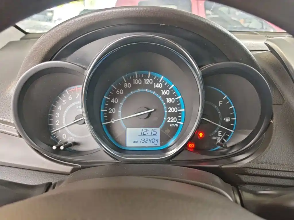 Toyota Vios 2015 — фото 12