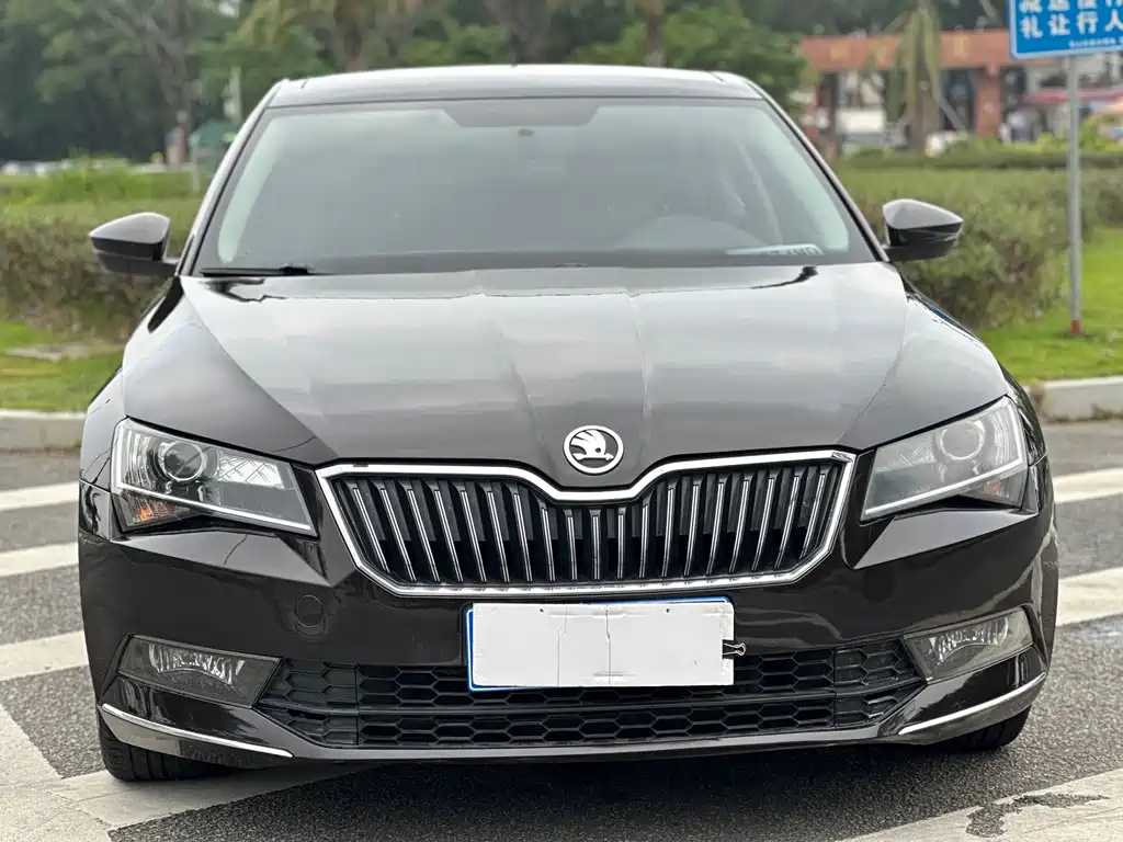 Skoda Superb 2019 — фото 2
