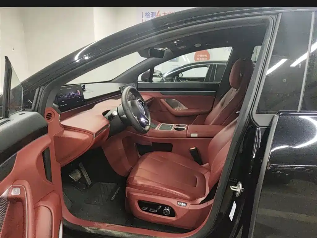 Luxeed Zhijie R7 2025