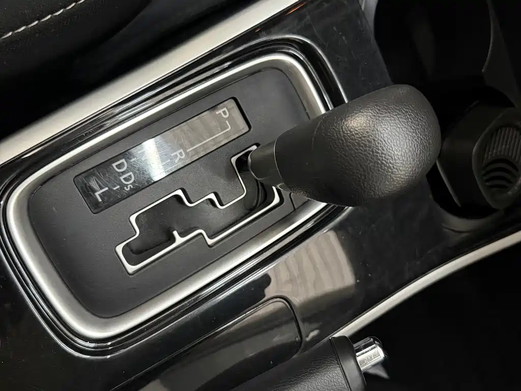 Mitsubishi Outlander 2022 — фото 12