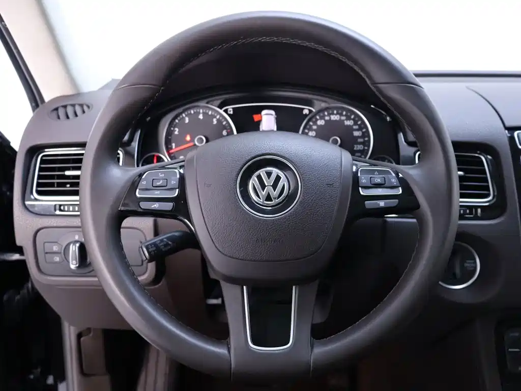 Volkswagen Touareg 2018 — фото 16