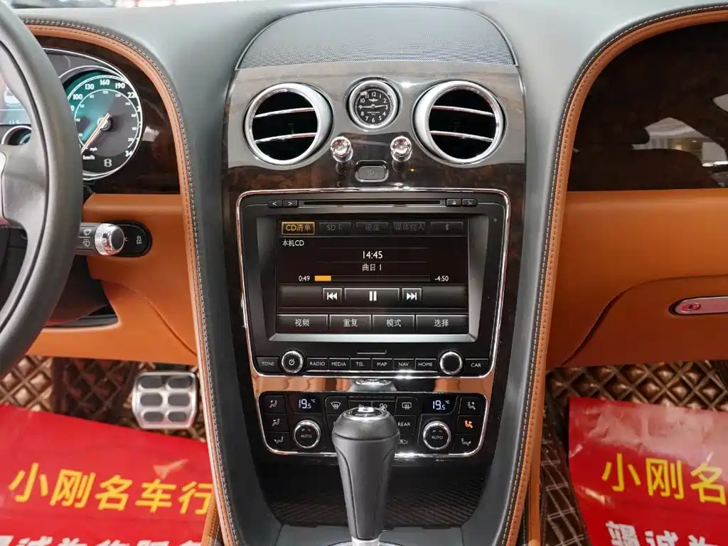 Bentley Flying Spur 2015 — фото 10