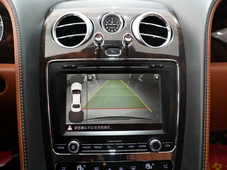 Bentley Flying Spur 2015 — фото 14