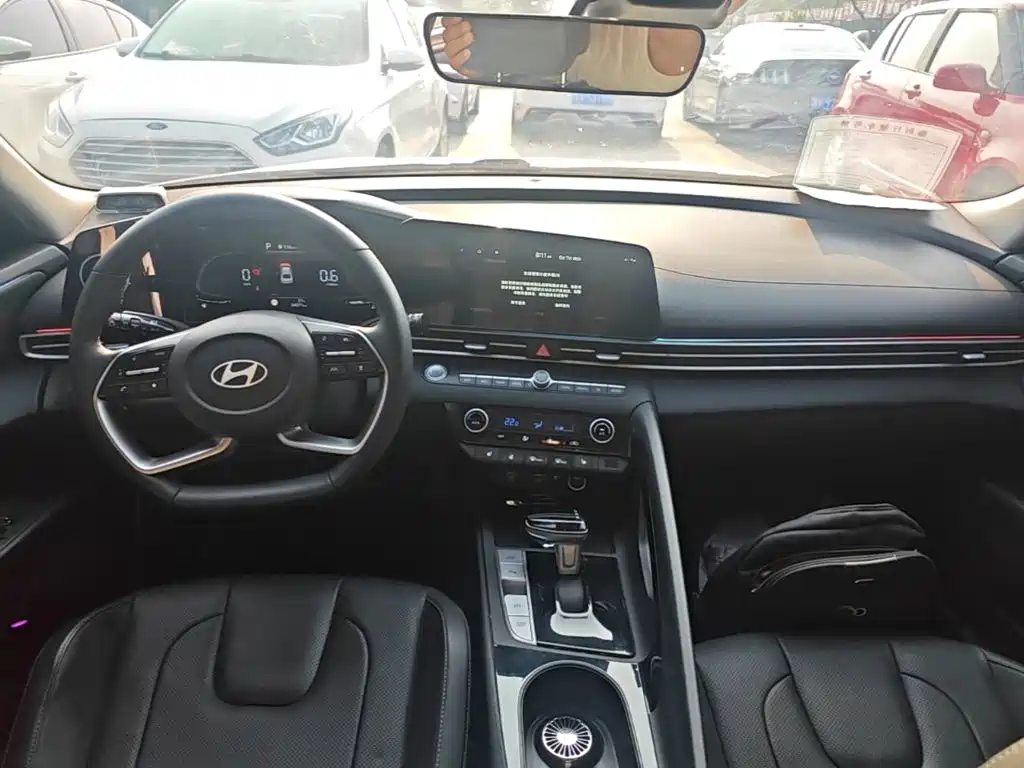 Hyundai Elantra 2024 — фото 10
