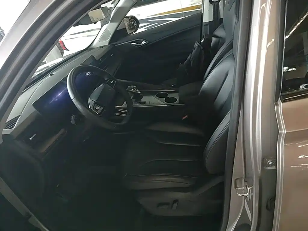 Roewe RX5 New Energy 2023 — фото 15