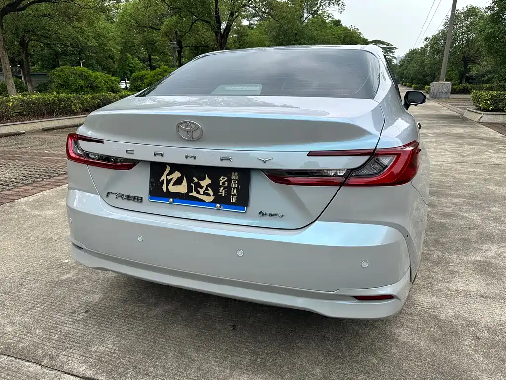 Toyota Camry 2024 — фото 16