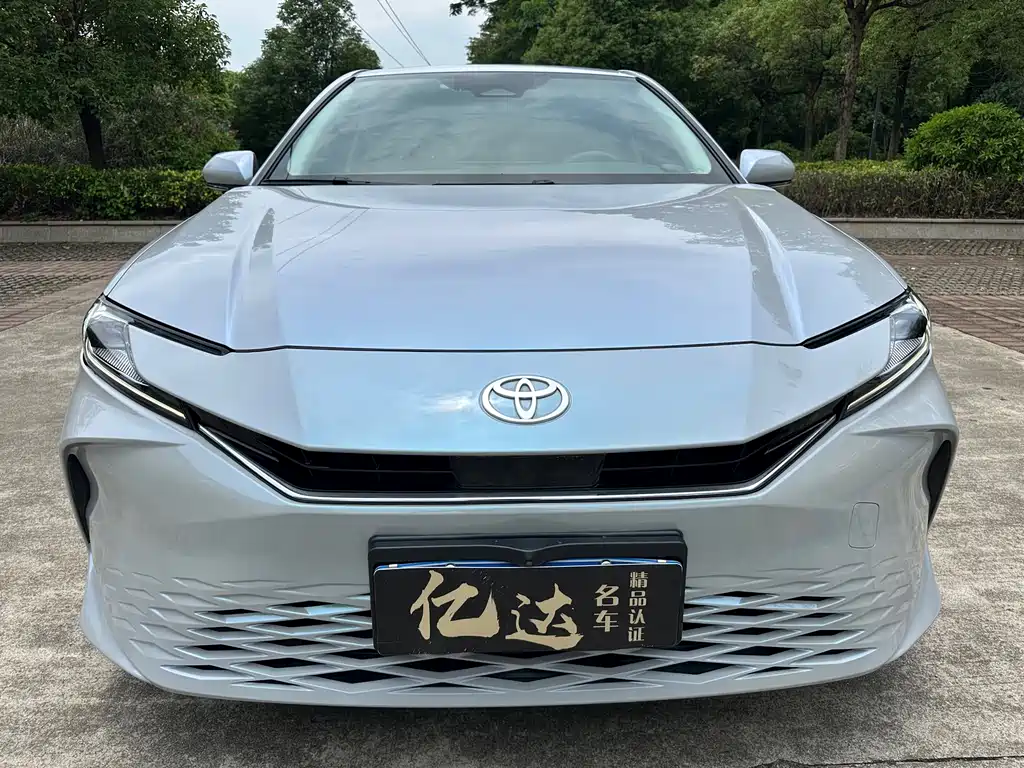 Toyota Camry 2024 — фото 6