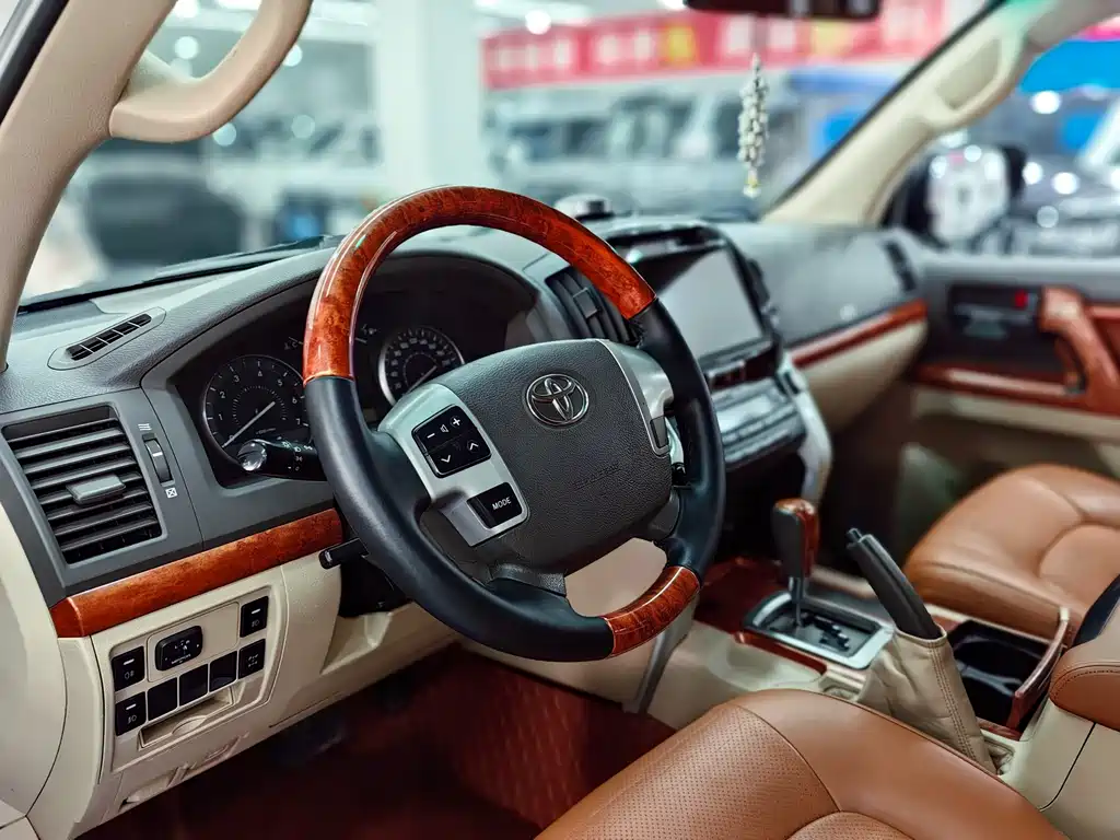 Toyota Land Cruiser 2016 — фото 9